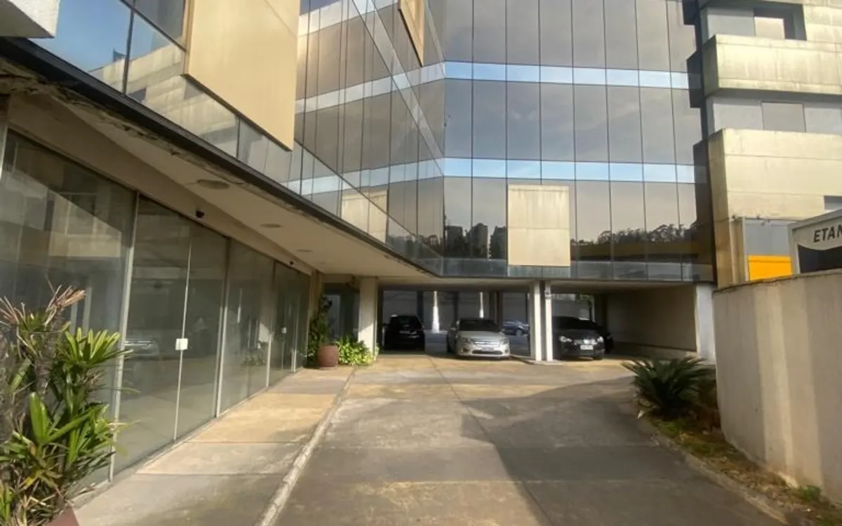 Prédio comercial na Rua Luiz Seráphico Júnior, 1070, Jardim Caravelas