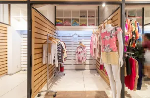 Rua José Paulino, 260, loja 16