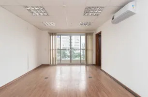 Avenida Marquês de São Vicente, 405, sala 204