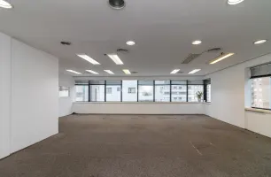 Rua Doutor Renato Paes de Barros, 778, 72
