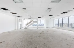 Rua Guaraiúva, 135, 18° andar conjunto 182 Duplex