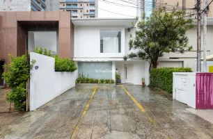 Rua Professor João Brito, 47