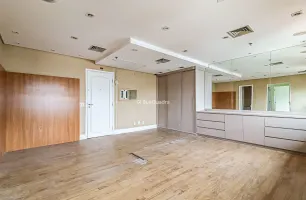 Rua Dona Antônia de Queirós, 549, Salas