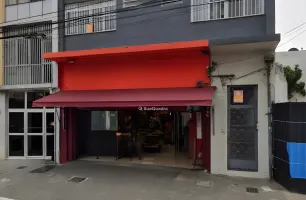 Rua Dona Antônia de Queirós, 567