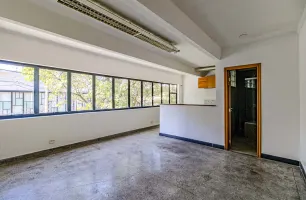Rua Maria Carolina, 745, Loja 3