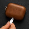 Lomme for Apple AirPods Pro - Tre, brun shell pocket tasker