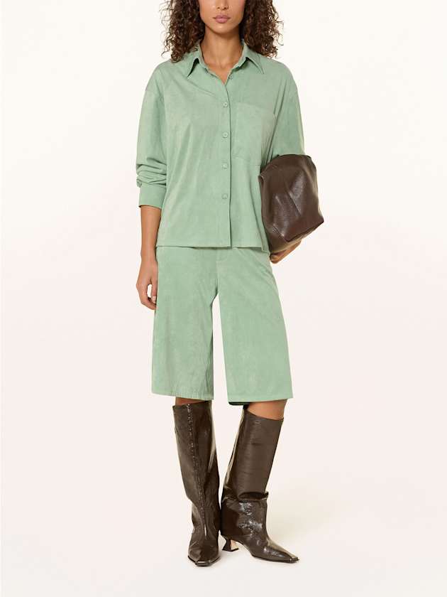 Samtbermudas in Mint
