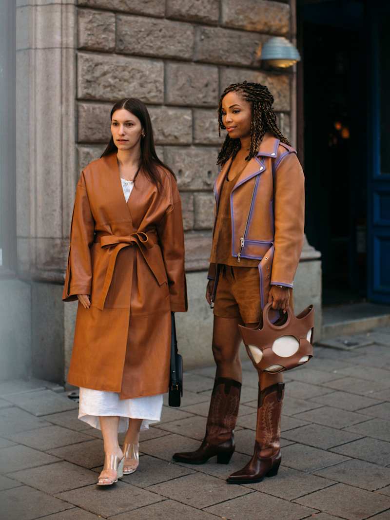 Frauen tragen Looks in der Farbe Braun