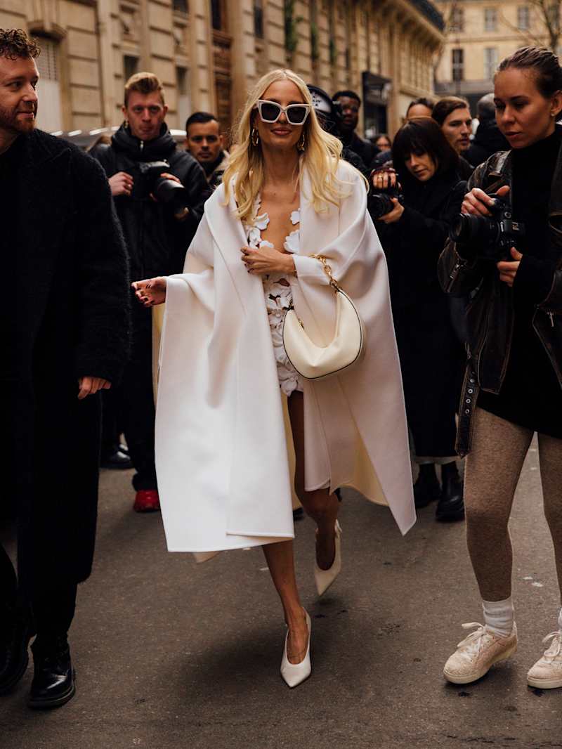 Leonie Hanne auf der Paris Fashion Week