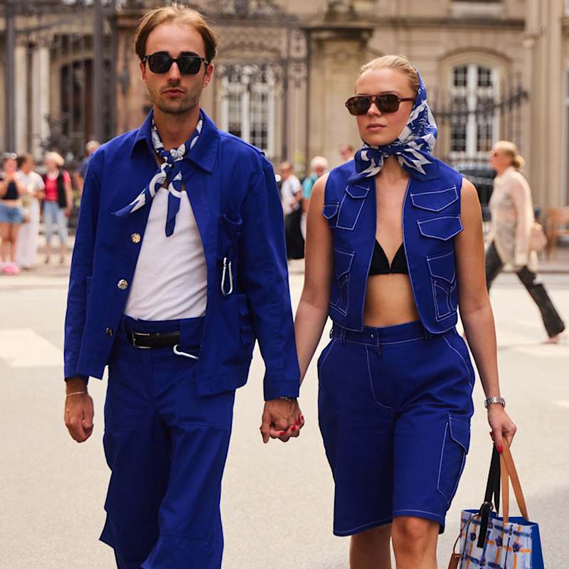 Ein Mann und eine Frau tragen jeweils eine schwarze Sonnenbrille