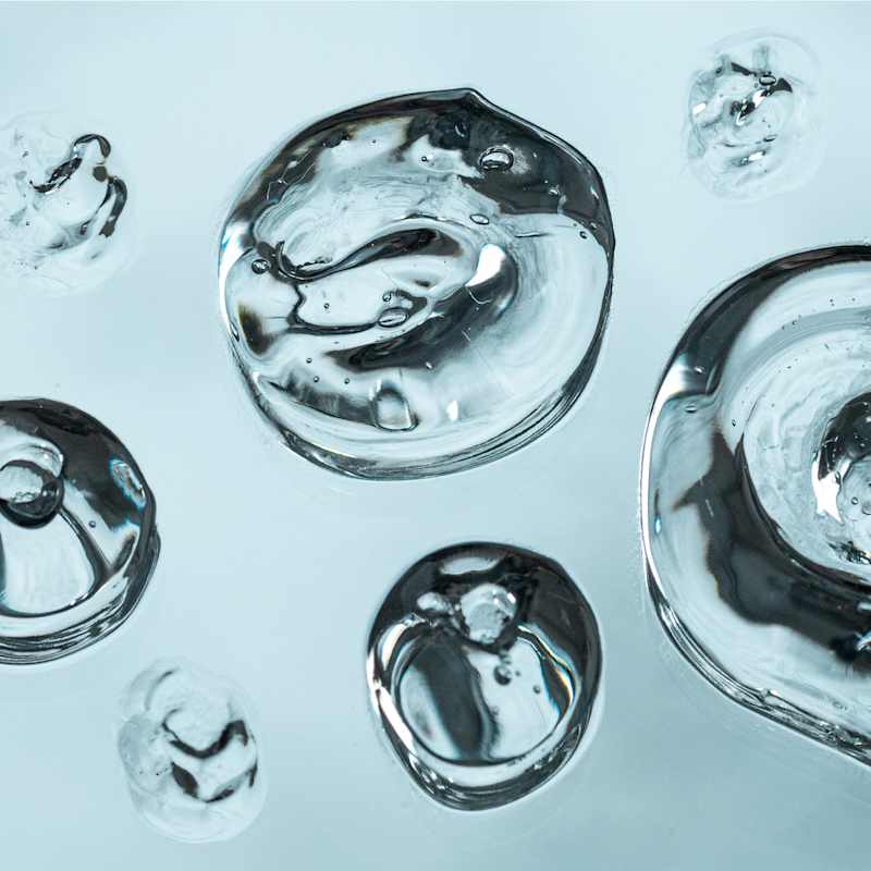 Pflege auf türkisfarbenem Hintergrund