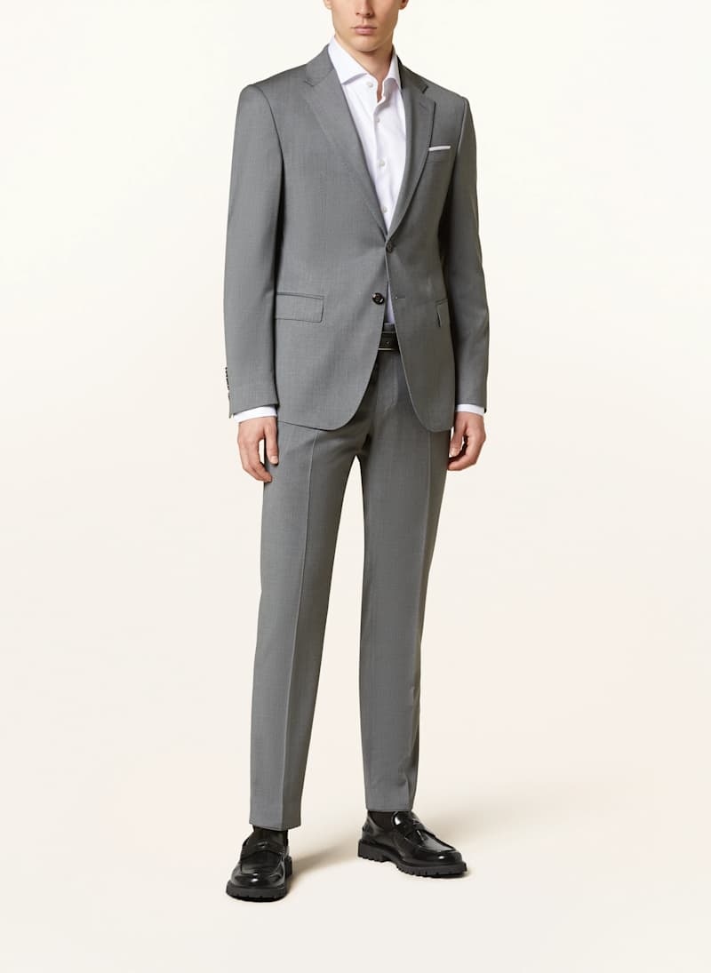 Grauer Hochzeitsanzug für den Bräutigam