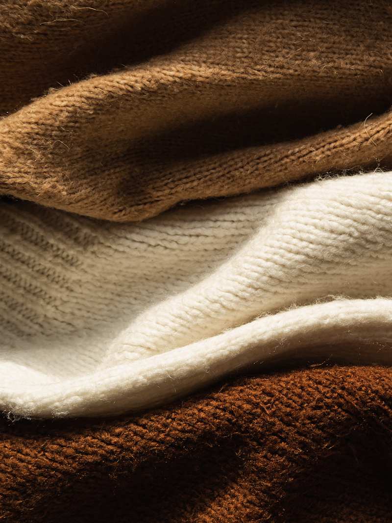 Nahaufnahme von Wollpullovern