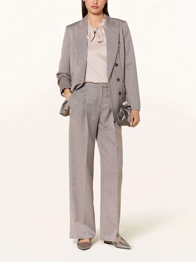 Hosenanzug in Greige mit Schluppenbluse