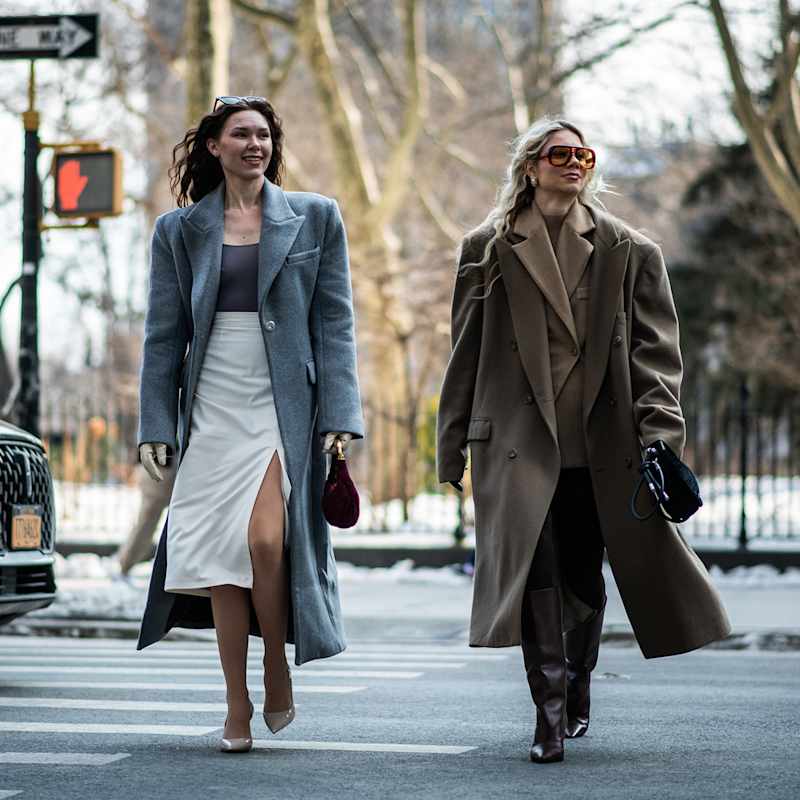Frauen tragen die neusten Schuhtrends im Herbst/Winter 2026