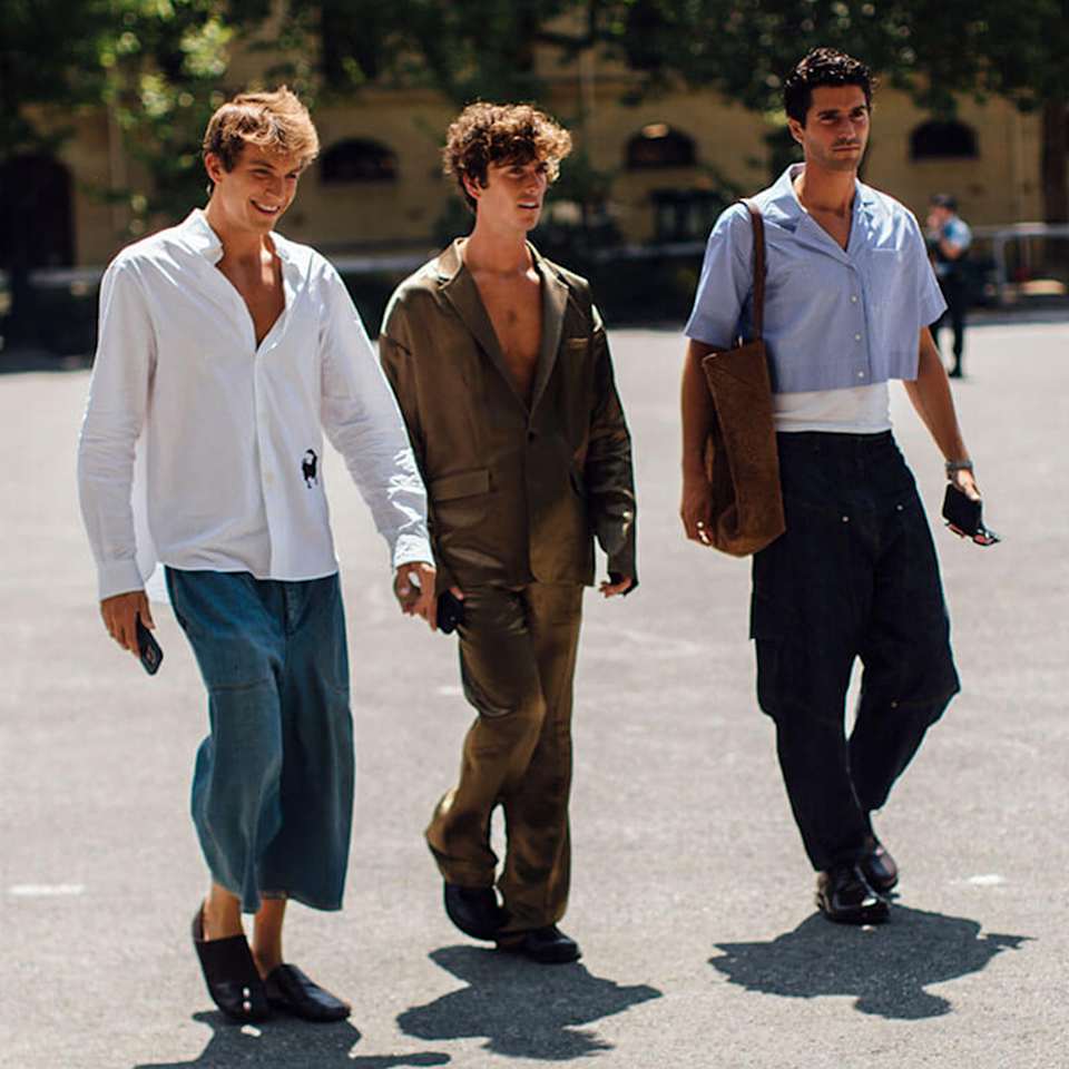 Drei Männer tragen den Herren Dresscode Casual