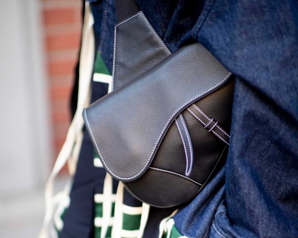 Schwarze Leder-Gürteltasche für Herren 