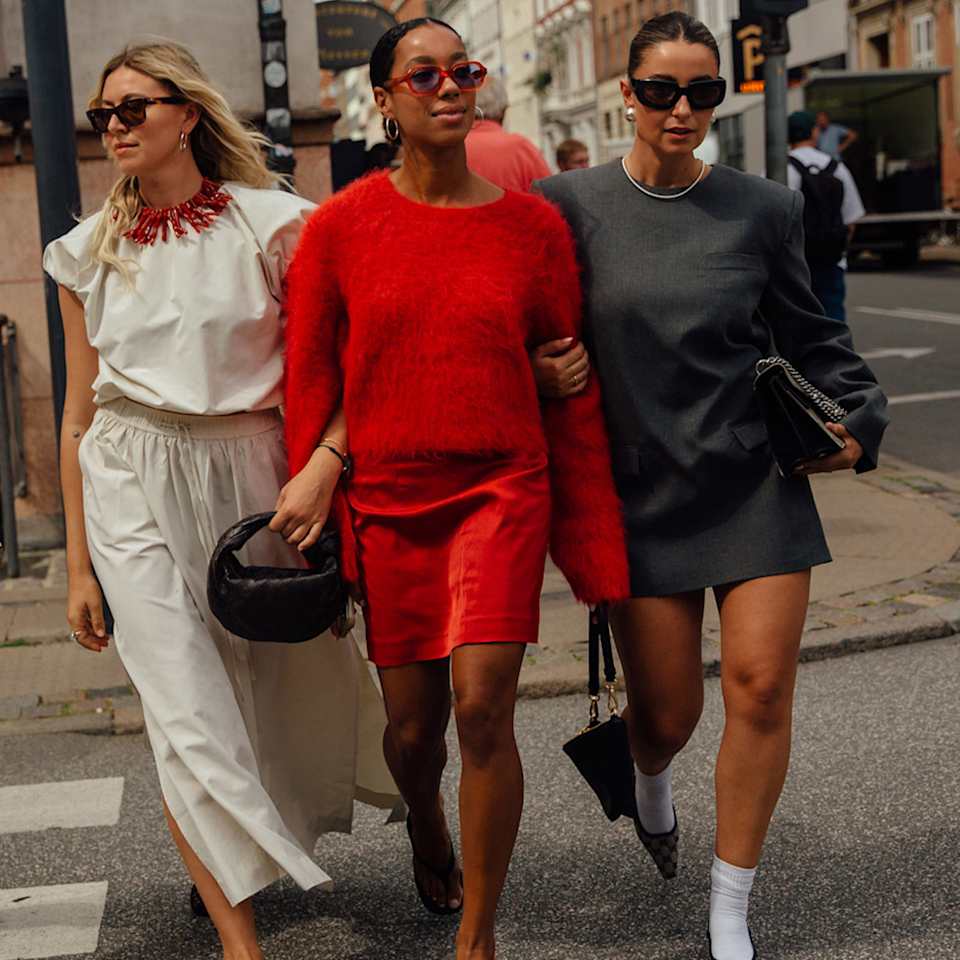 Drei Frauen tragen die neusten Schuhtrends