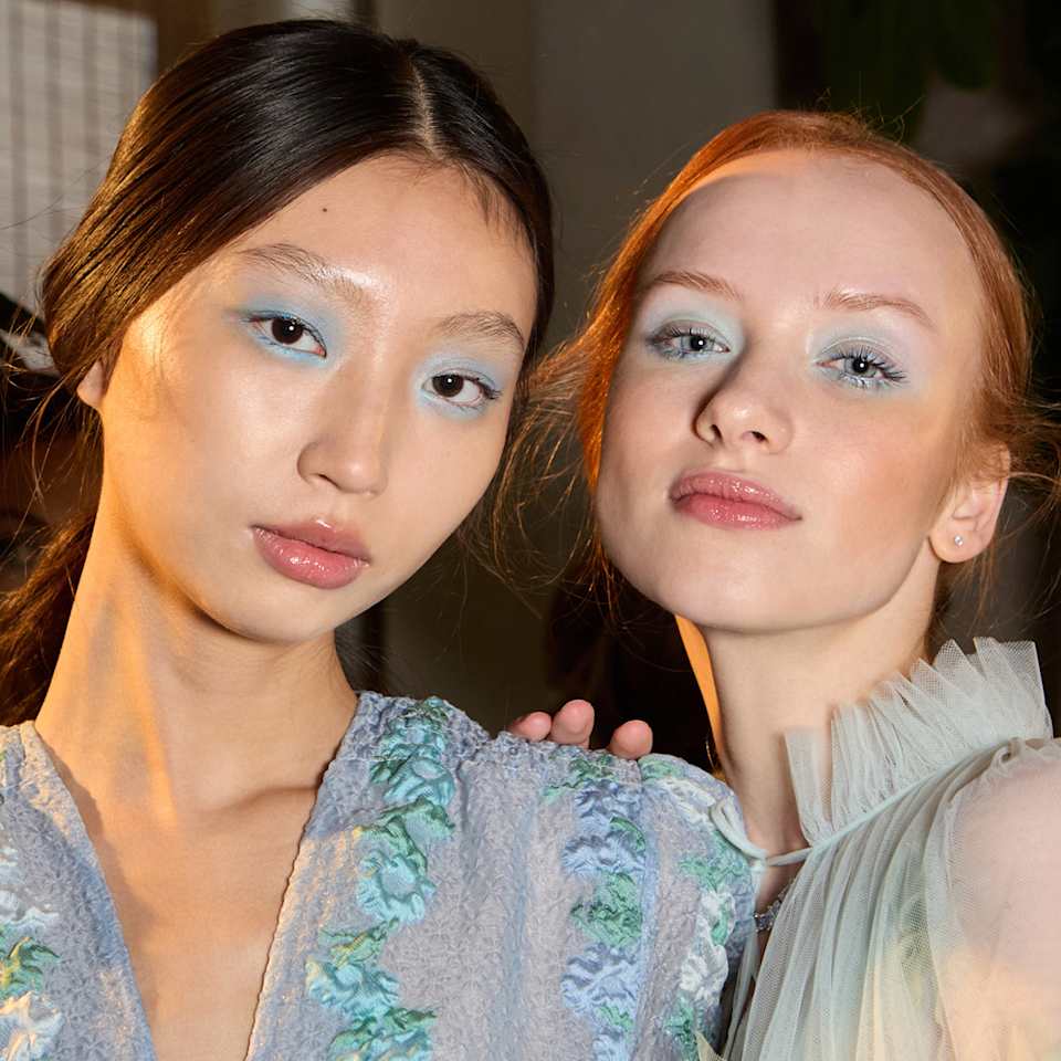 Frauen mit Trend-Make-up