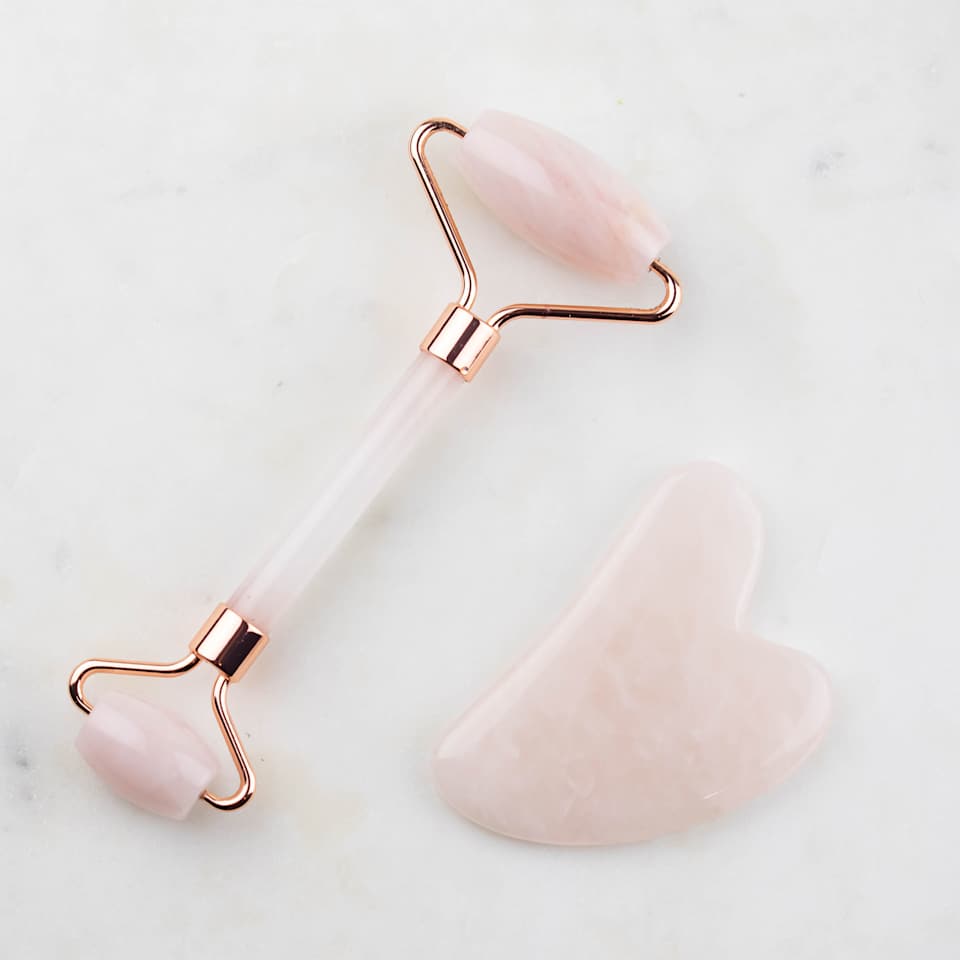 Gua Sha Stein und Roller aus Rosenquarz