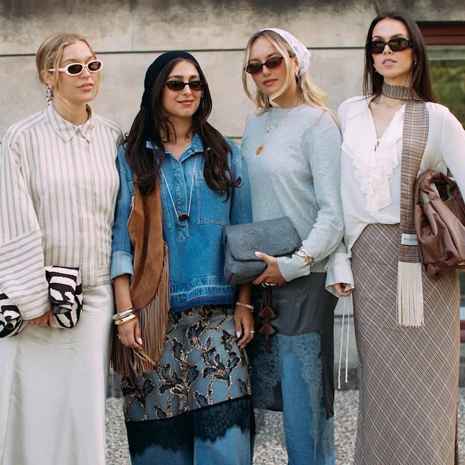 Vier Frauen tragen verschiedene Sommerfrisuren