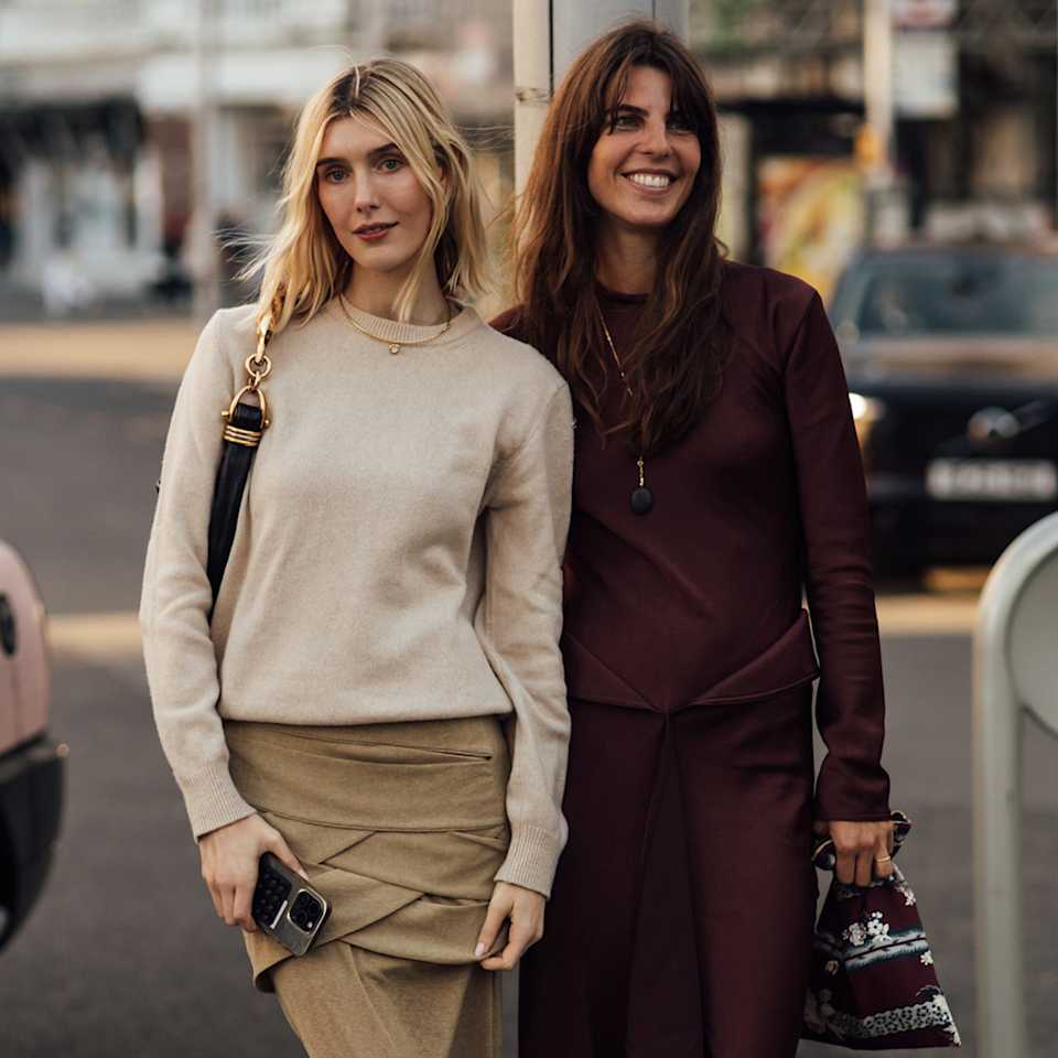 Zwei Frauen tragen zwei der aktuellen Trendhaarfarben 2026