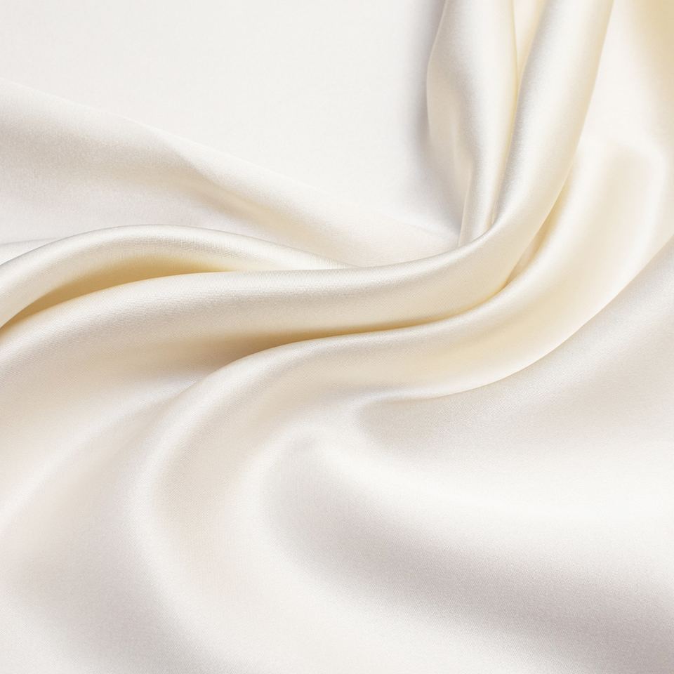 Nahaufnahme eines hellen Seidenstoffs