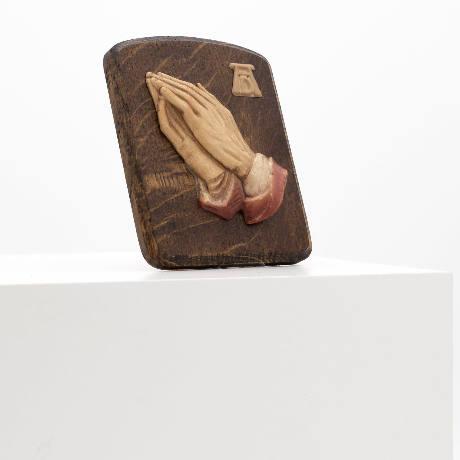 Betende Hände und Albrecht Dürer Initialien auf Holztafel