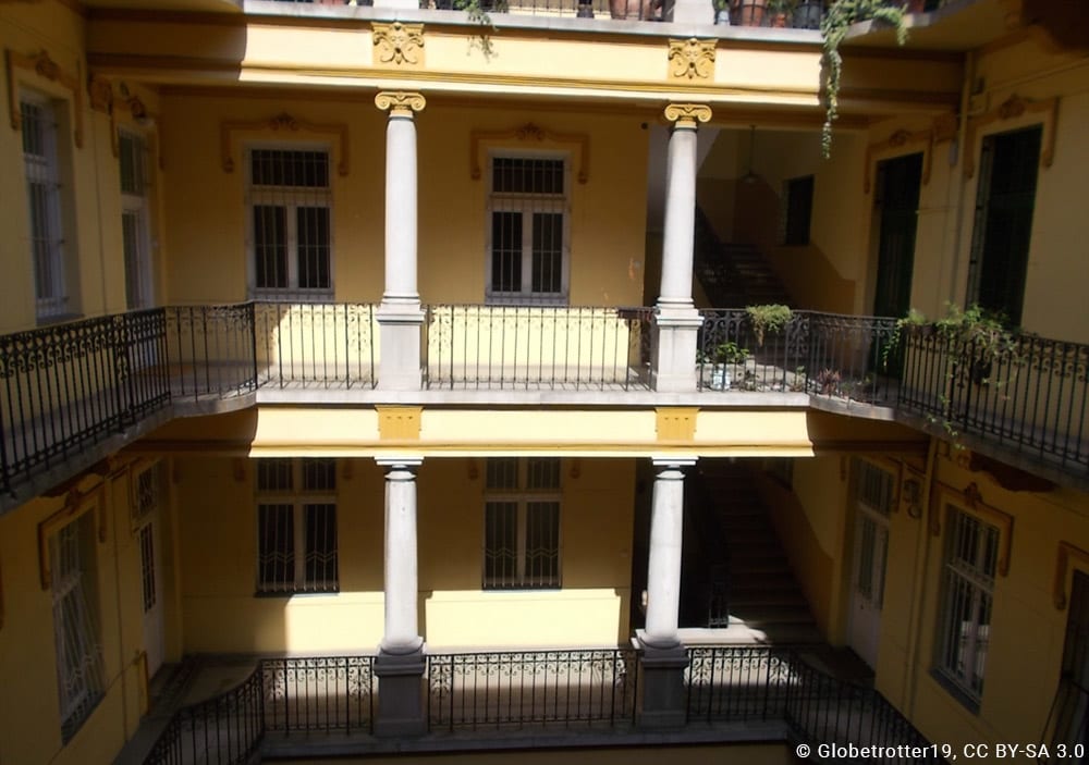 Laubengang eines Budapester Wohnhauses