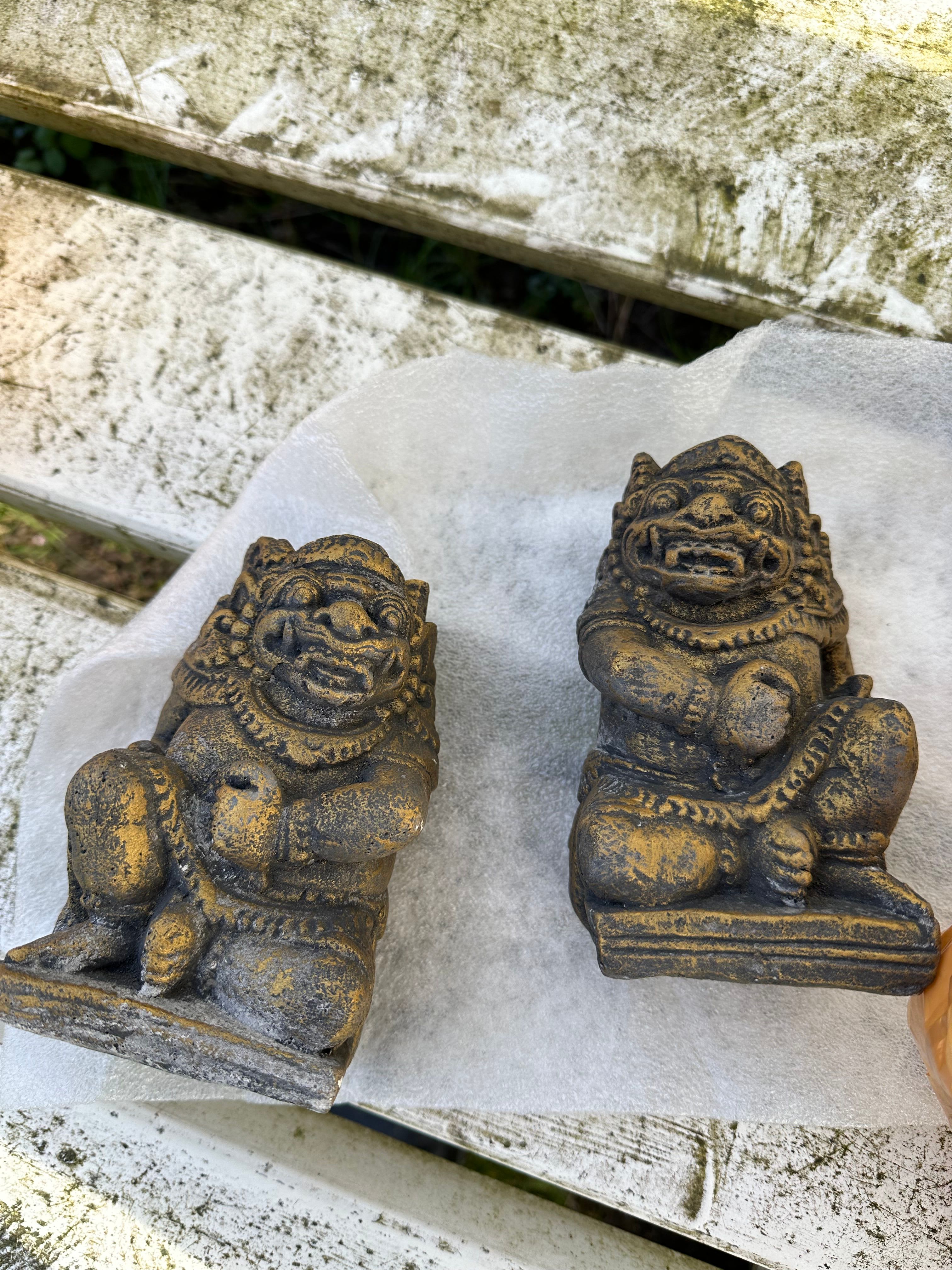 Zwei Himmelswächterfiguren für Gustavs Grab. Copyright: Yannic Han Biao Federer