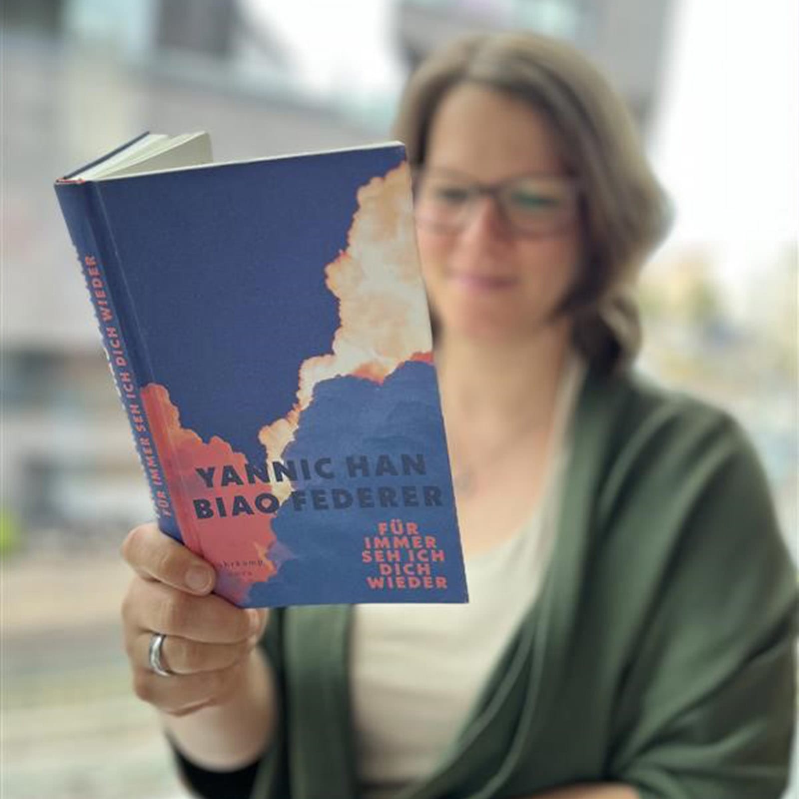Sabrina Ewald (Rechnungswesen) empfiehlt Yannic Han Biao Federer: Für immer seh ich dich wieder