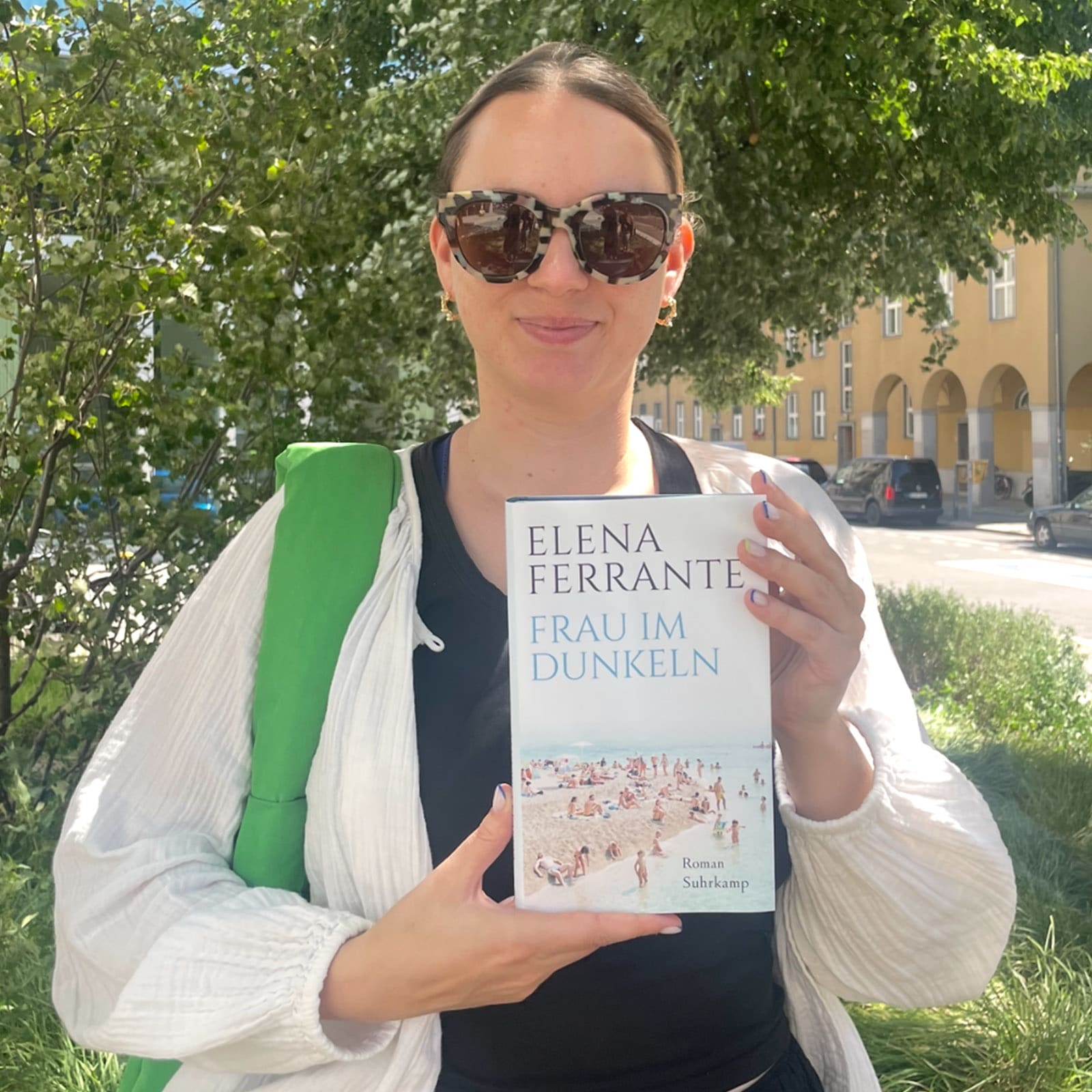 Laura Nádvornik (Online- und Lesermarketing) empfiehlt Elena Ferrante: Frau im Dunkeln