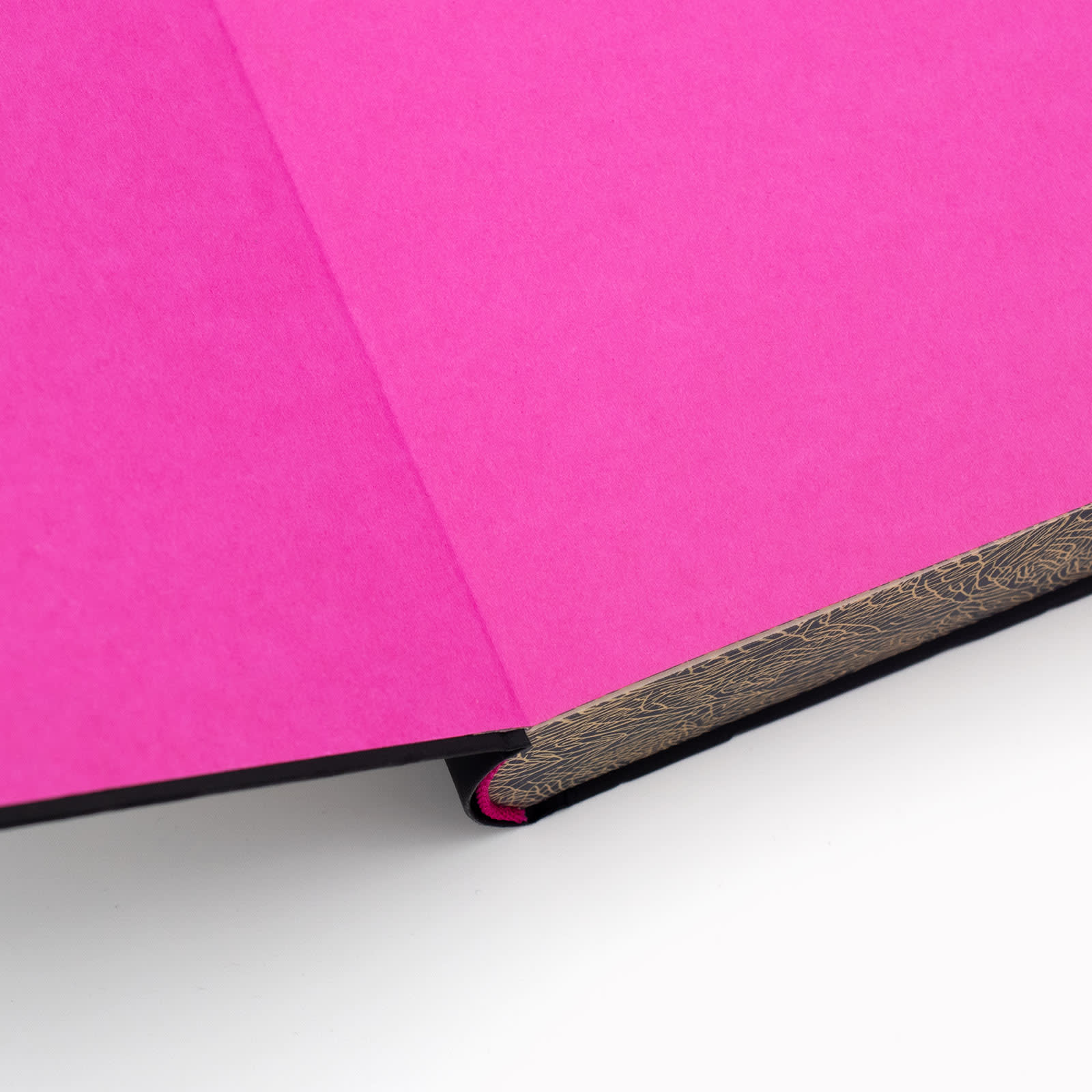 Pinkes Vorsatzpapier der »Sturmhöhe«-Schmuckausgabe von Emily Brontë