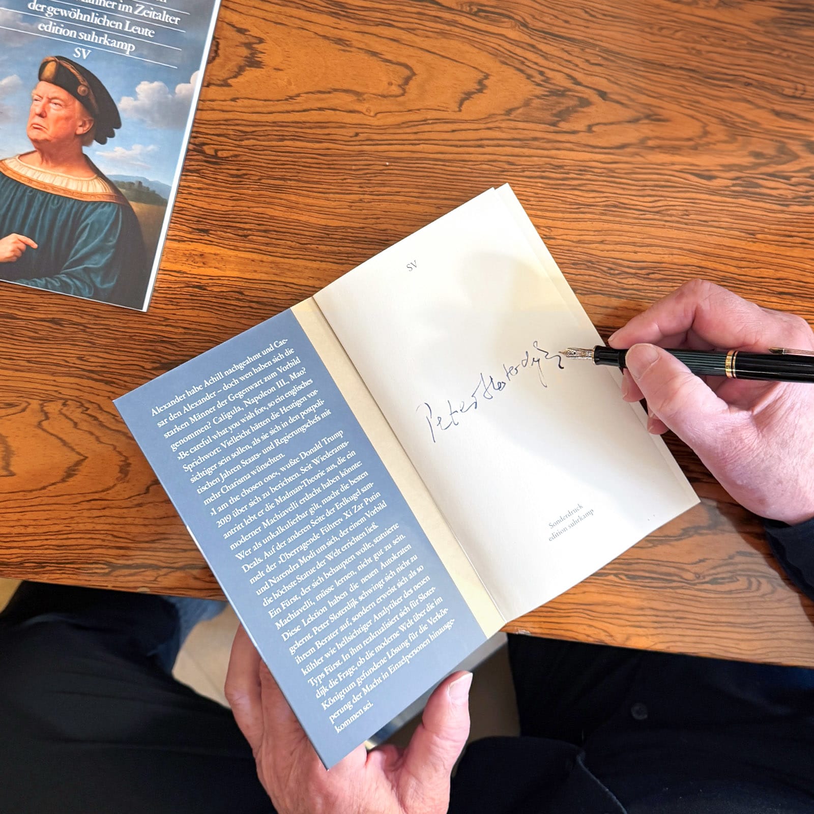 Ein aufgeschlagenes Exemplar von dem Buch »DIe Lebensentscheidung« mit der Signatur des Autors.