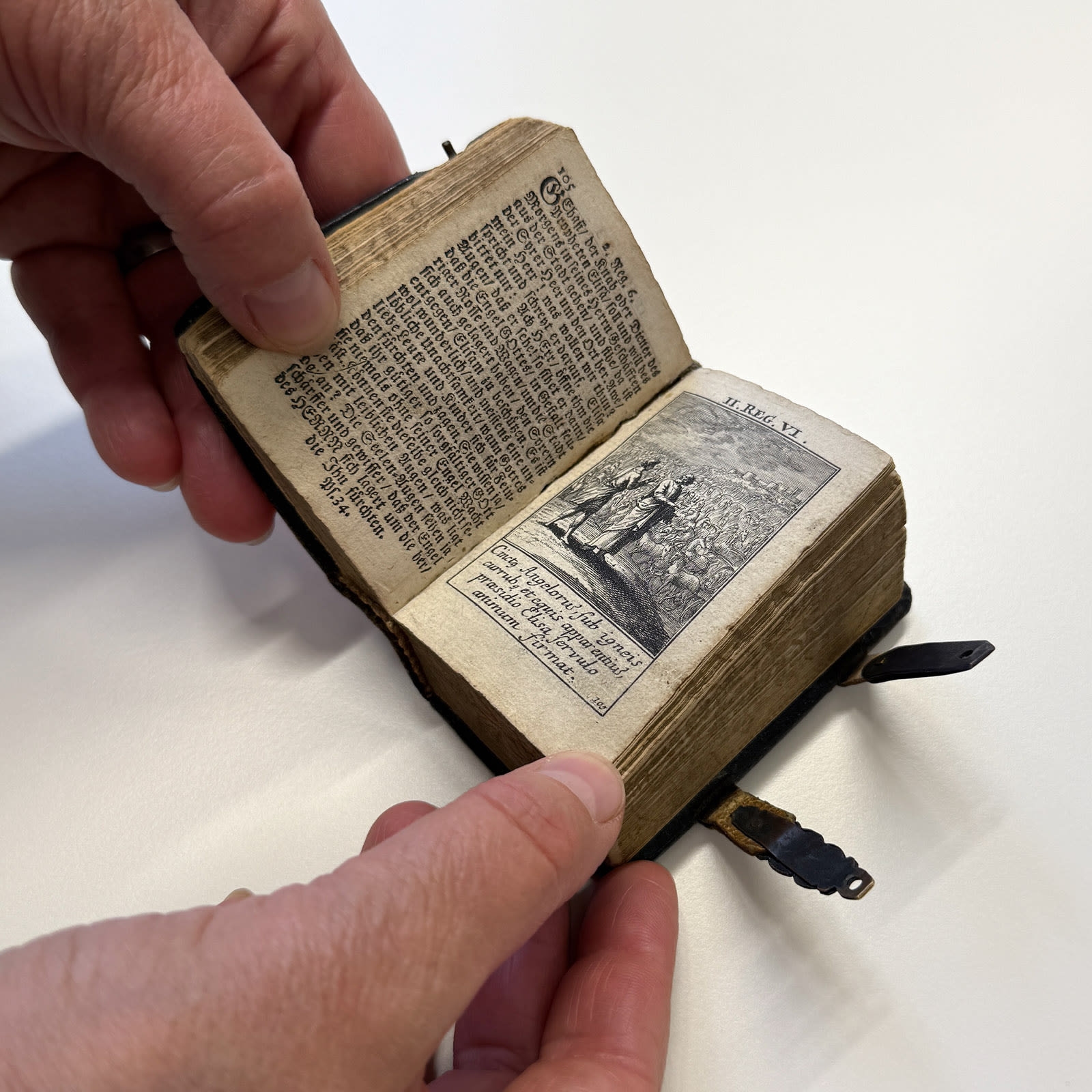 Kinderbibel, abgebildet in dem Insel-Bücherei-Band »Kinderbuchwelten«