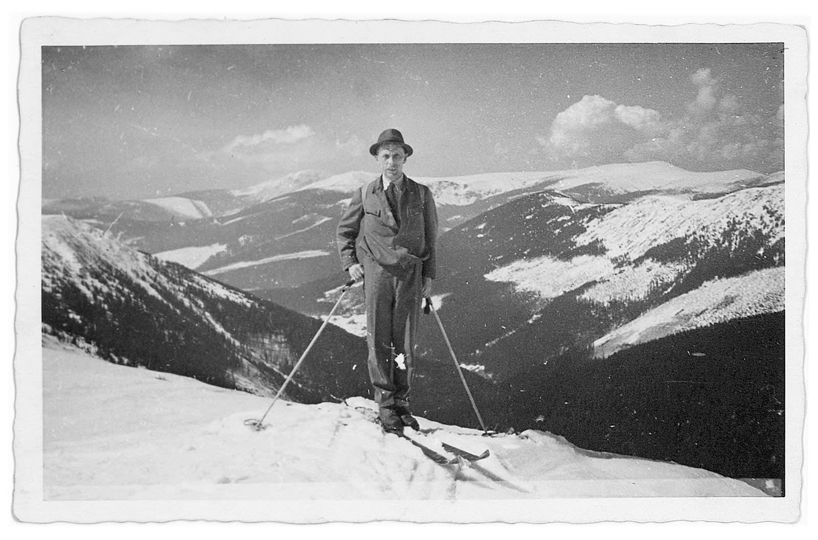 Fotografie aus "Der Schatz" von Philipp Ther: Otto Ther beim Schilaufen im Riesengebirge
