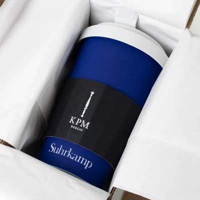 produktfoto zu Suhrkamp × KPM Porzellan-Thermo-Becher