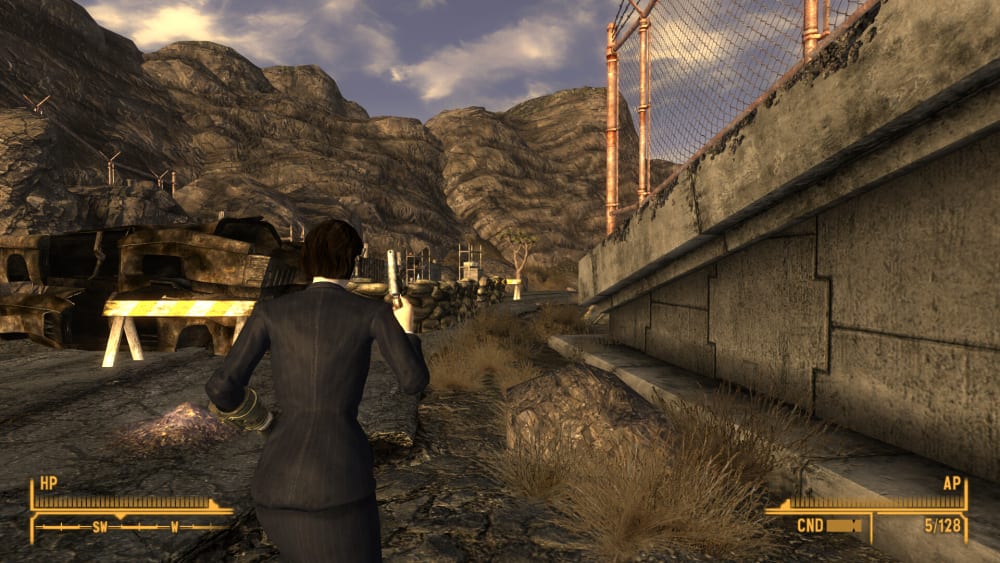 Third-person New Vegas gameplay with health, action points, compass, weapon condition and ammunition visible.