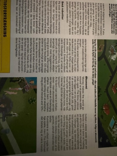 Original magazine text headed Små robotter and Økonomi, discussing Sims’ habits and household finances.