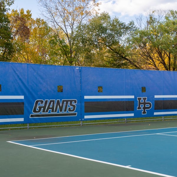 Full-color mesh banner printing with Giants branding and HP logo on tennis court windscreen.