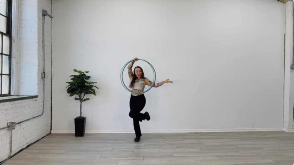 2 Hoop 1 Hand Weave vs Toss into Ocho into Half Escalator vs Pass into Wheel Plane 