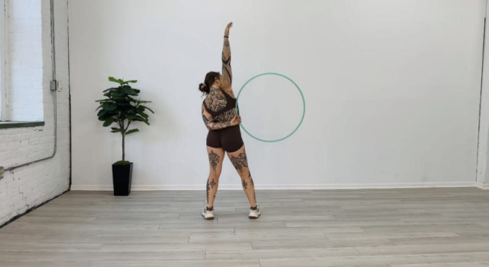 Behind the Back Turning Half Roll 