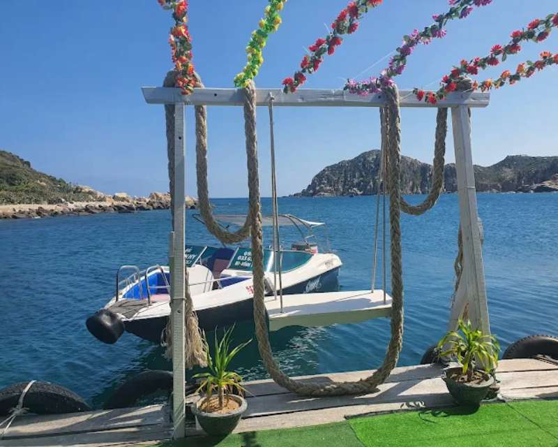 Làng chài Vĩnh Hy bình yên