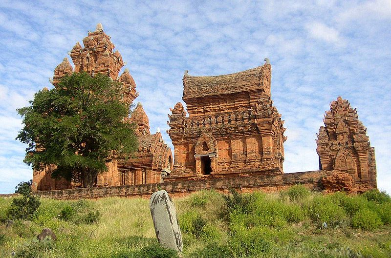 Tháp Poklong Garai, Phan Rang - Tháp Chàm, nhìn từ phía Nam
