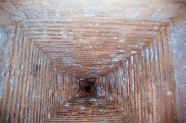 Bên trong lòng mái Tháp chính, quần thể Tháp Poklong Garai, Phan Rang - Tháp Chàm 
