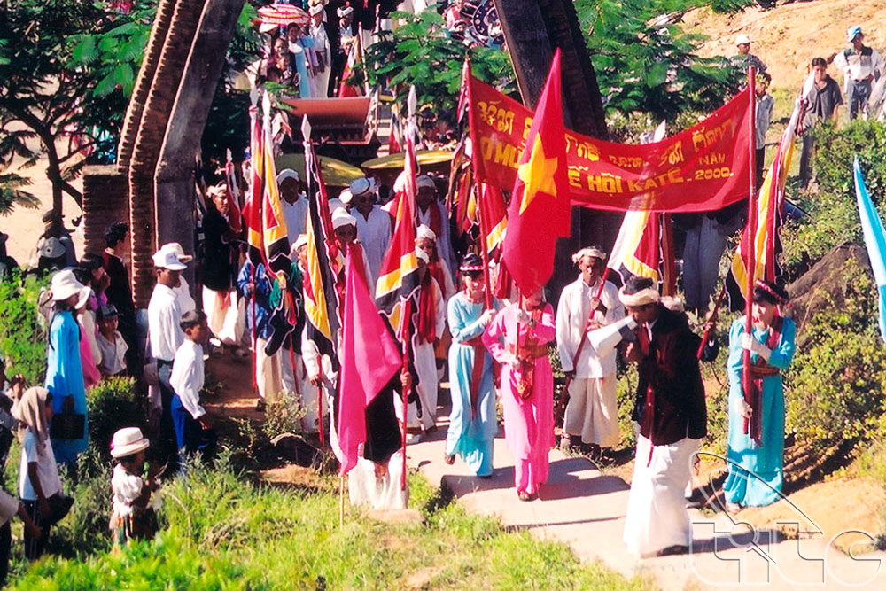 Lễ hội Katê của người Chăm tại tháp Pô Klông Garai