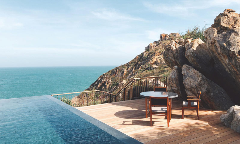 Bể bơi vô cực Ocean Pool Villa tại Amanoi nhìn thẳng ra Vịnh Vĩnh Hy