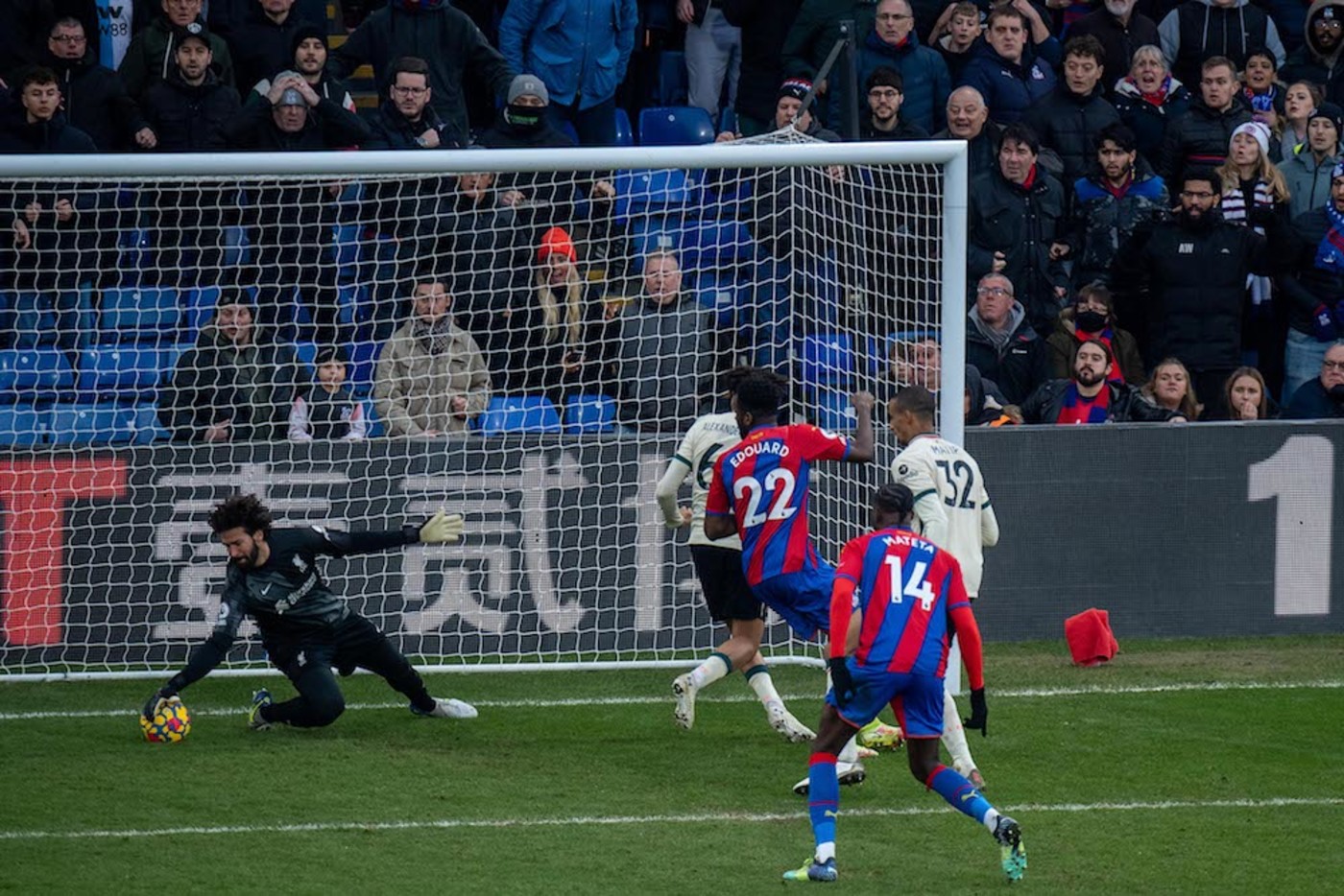 Bild till nyheten ​"Titelracet lever tack vare Alisson"