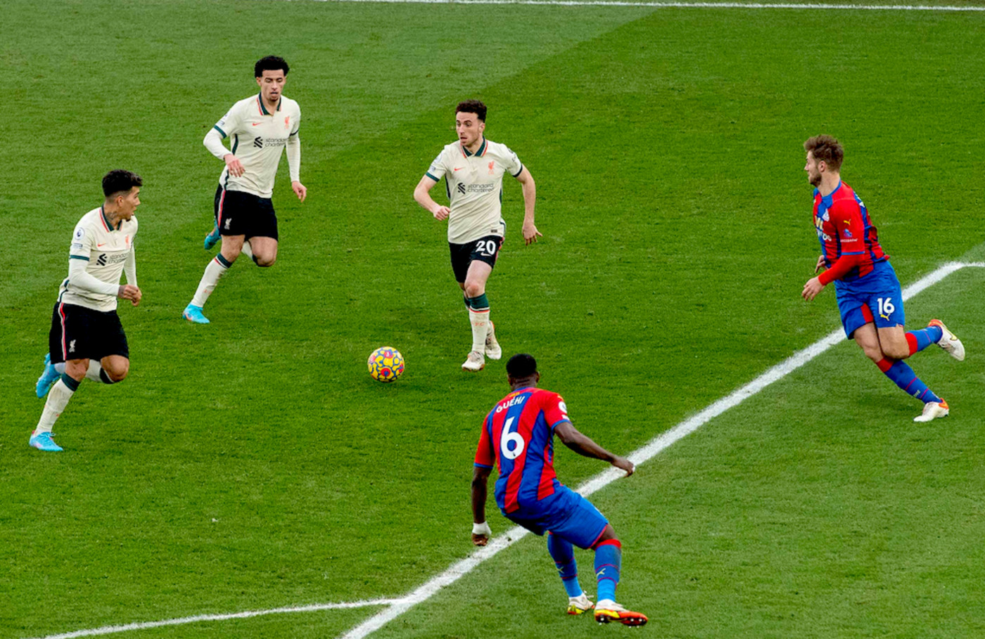 Bild till nyheten Läsarna vill starta med udda trio på topp