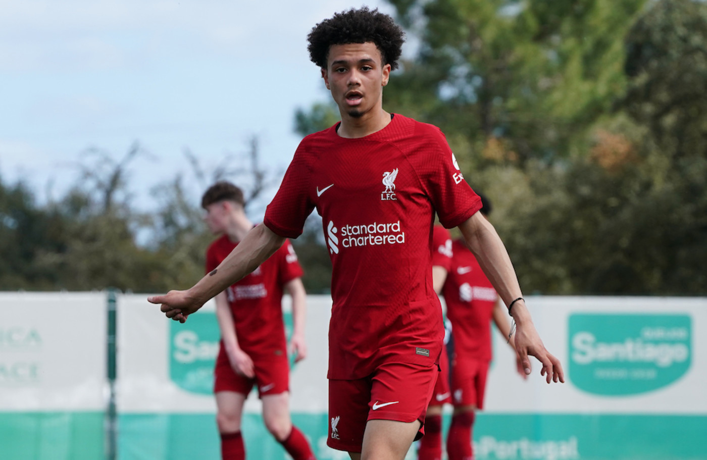 Bild till nyheten Första proffskontrakt för Young